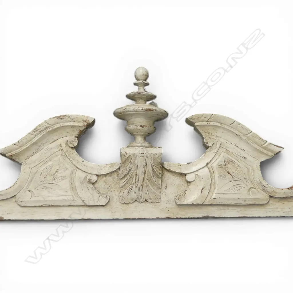 VINTAGE DISTRESSED WHITE PAINTED FRENCH PEDIMENT W.940mm Image 1++