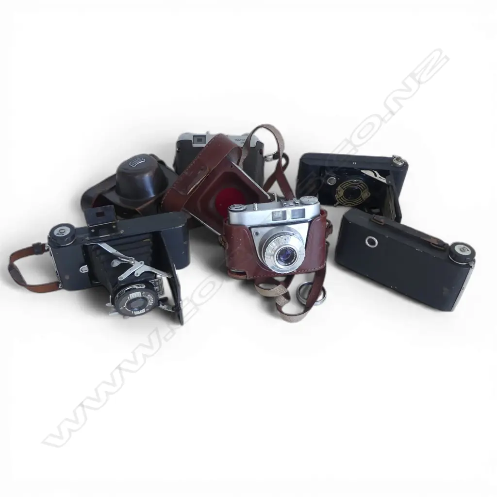 5 VINTAGE CAMERAS  Image 1++