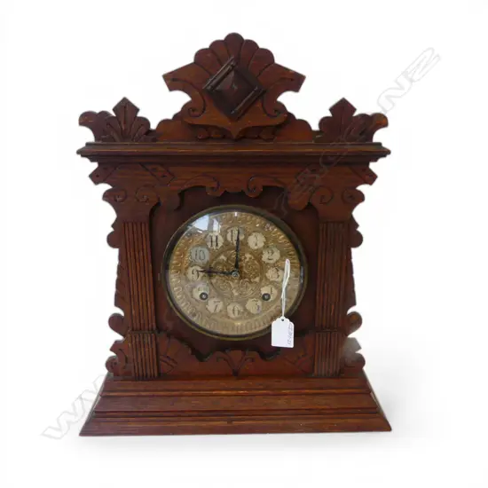 c.1900 AMERICAN WALNUT MANTLE CLOCK. H.420mm