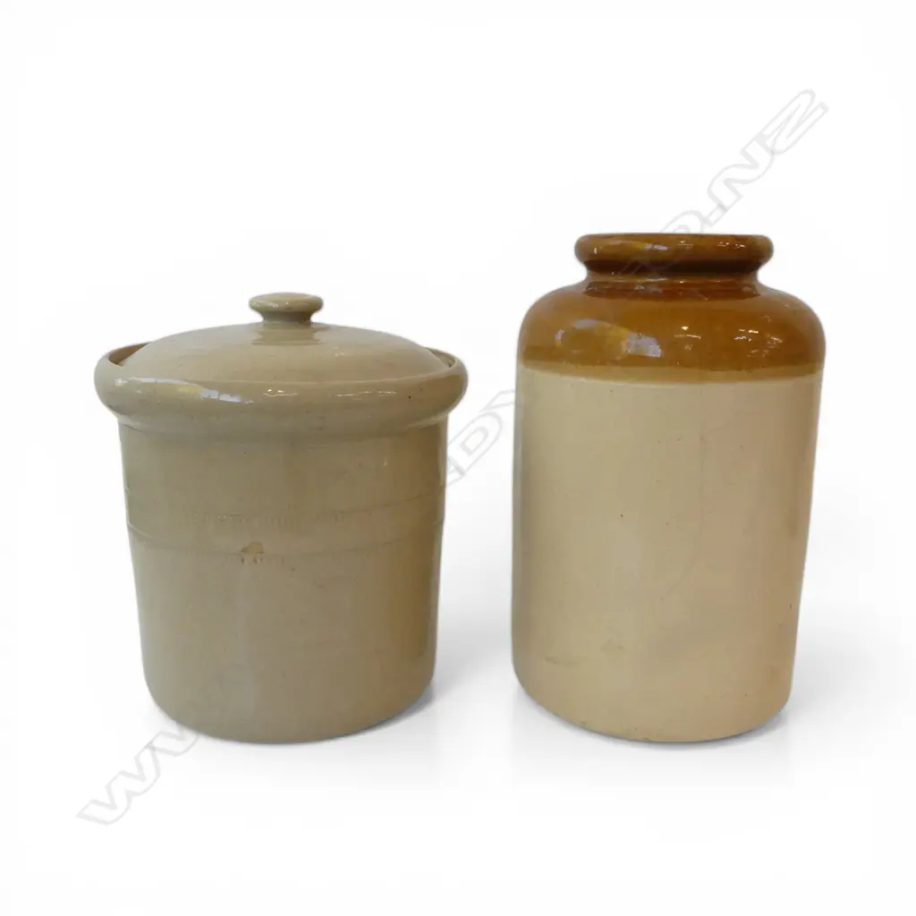 2 CROCKS; DOULTON LAMBETH AF H.280mm, LIDDED TIMARU POTTERIES STOUR WARE H.240mm Image 1++