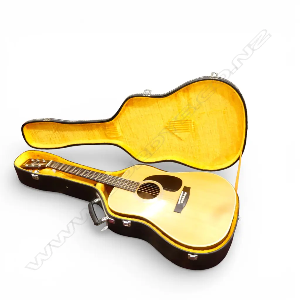 MORRIS W-18 ACOUSTIC GUITAR IN HARD CASE Image 1++
