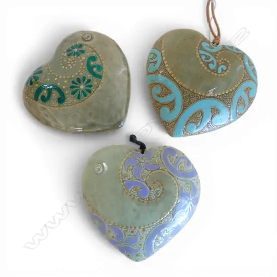 3 KEUM SUN LEE PORCELAIN WALL HANGING HEARTS, 100 x 100mm