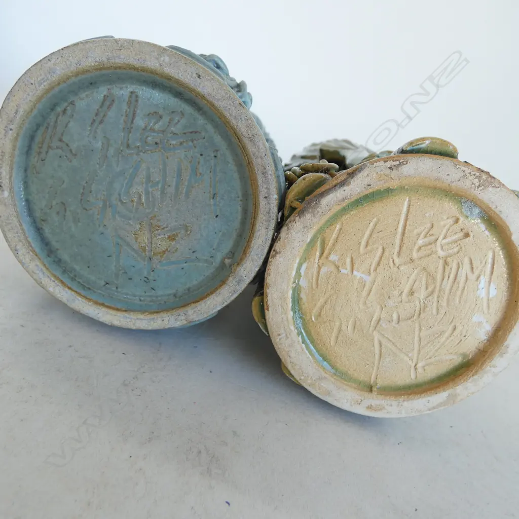 TWO KEUM SUN LEE NIKAU VASES, DAISY TOPS, H.200mm Image 1++