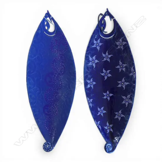 2 KEUM SUN LEE LRG BLUE FISH SHAPED DISHES, L.480mm