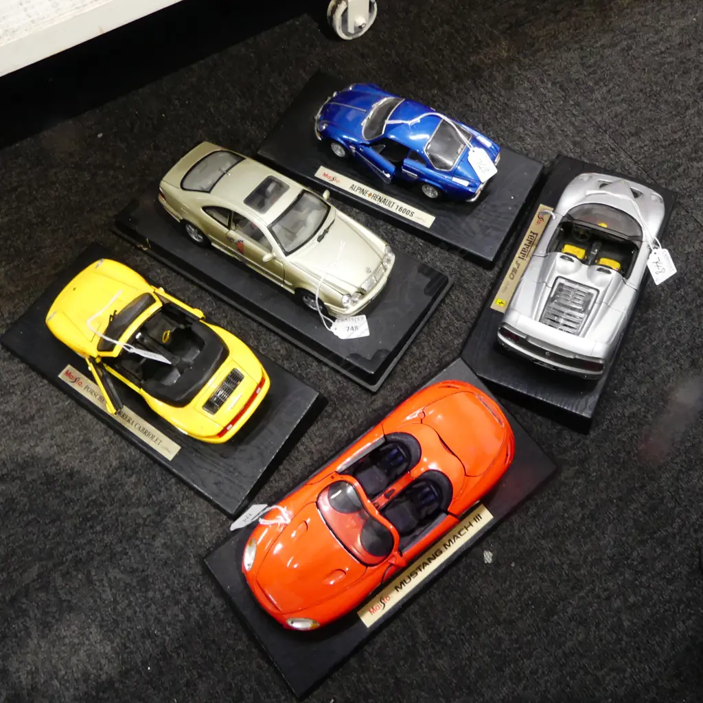 5 MODEL MAISTO CARS FERRARI MUSTANG RENAULT  PORCHE& MERC Image 1++