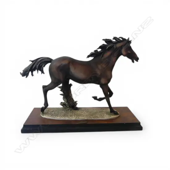 FLORENCE RUNNING HORSE BY GIUSEPPE ARMANI NO 907 H.340mm. In original box & packing
