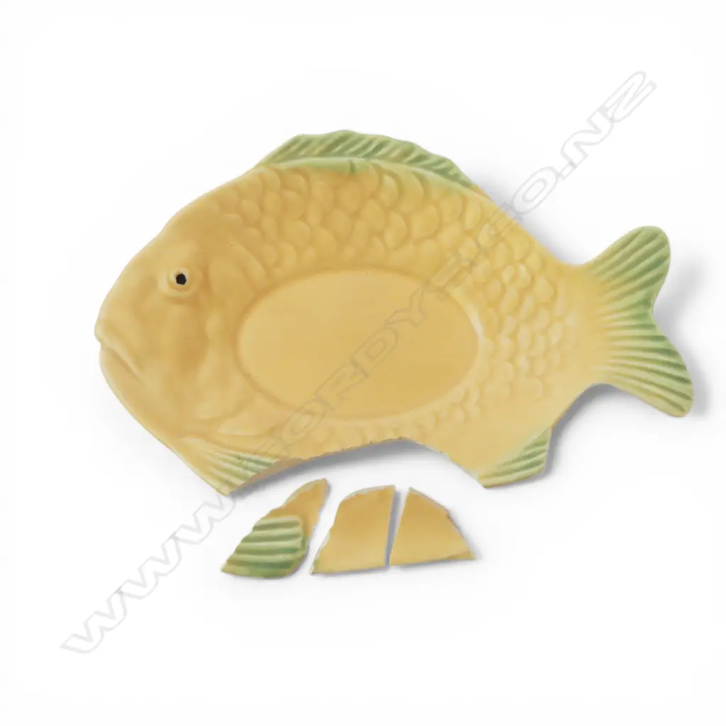 ASST. SHORTER & SON FISH PLATES one faulted  Image 1++