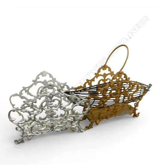 2 METAL MAGAZINE RACKS + WIRE FRUIT BOWL L.705mm