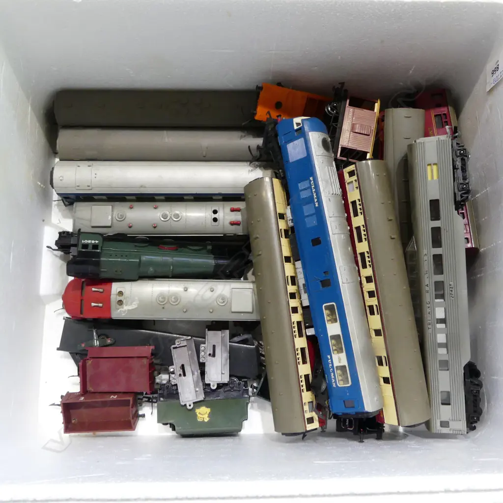 ASST. TRIANG ENGINES, CARRIAGES, PARTS, etc Image 1++