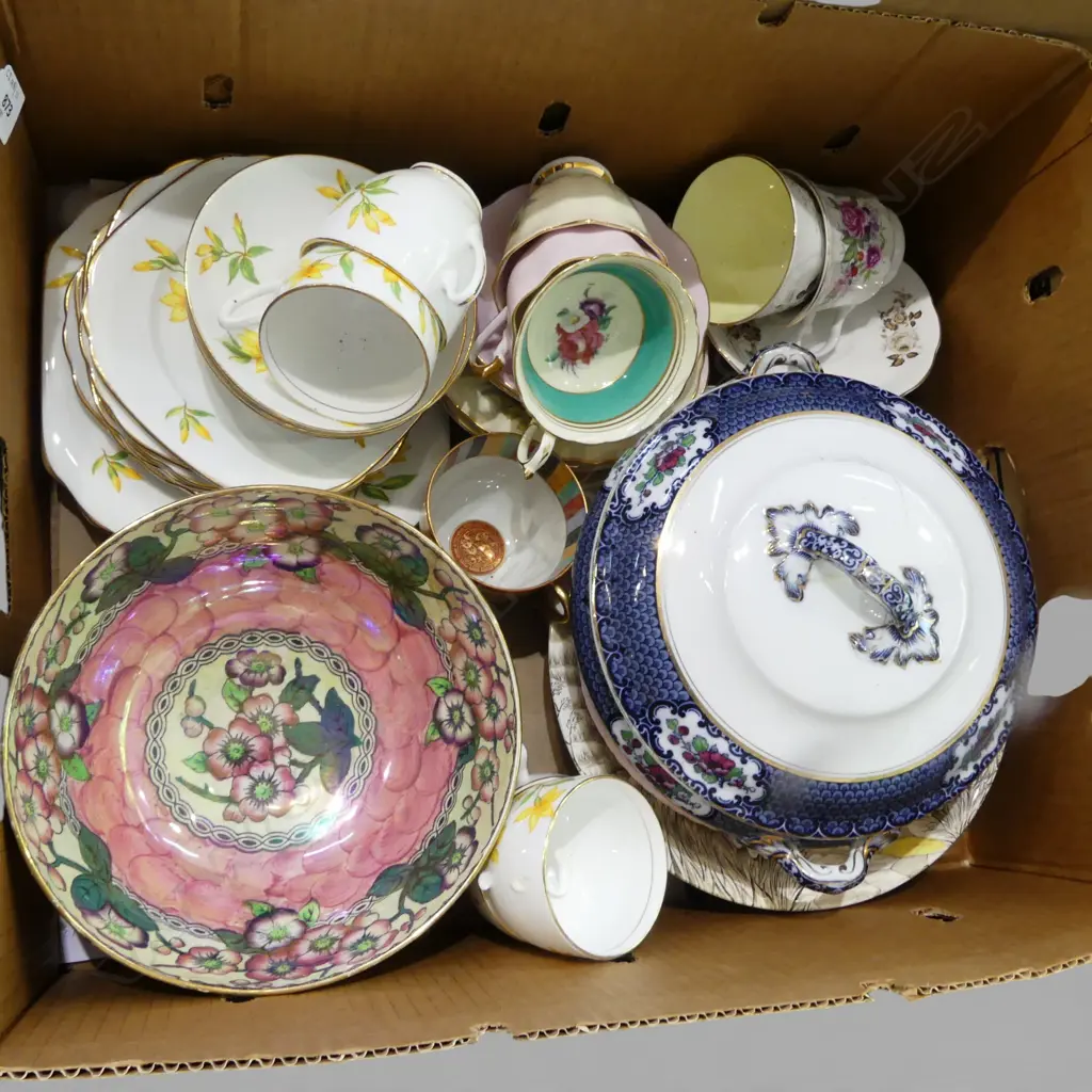 BOX OF ASSORTED CHINA CSPS ETC Image 1++