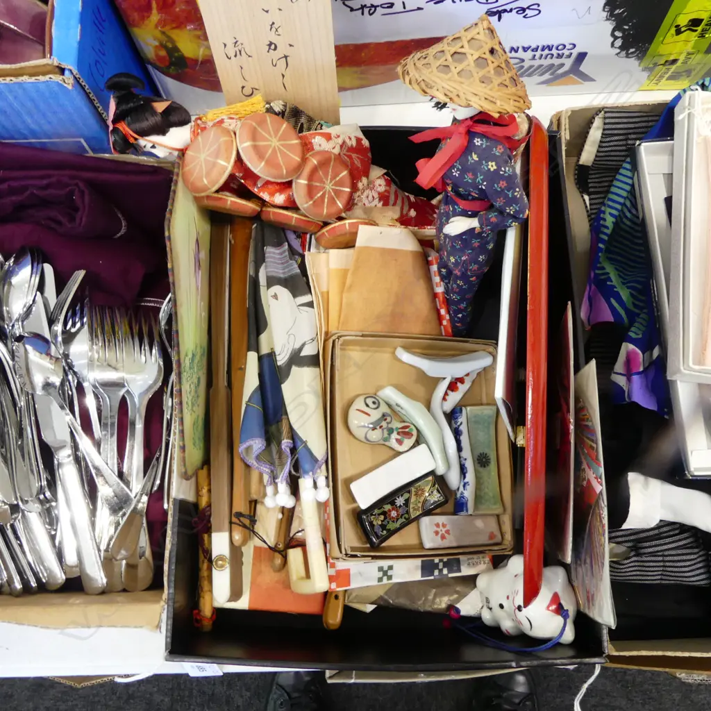 ASST. ORIENTAL ITEMS; FANS, DOLLS ETC Image 1++