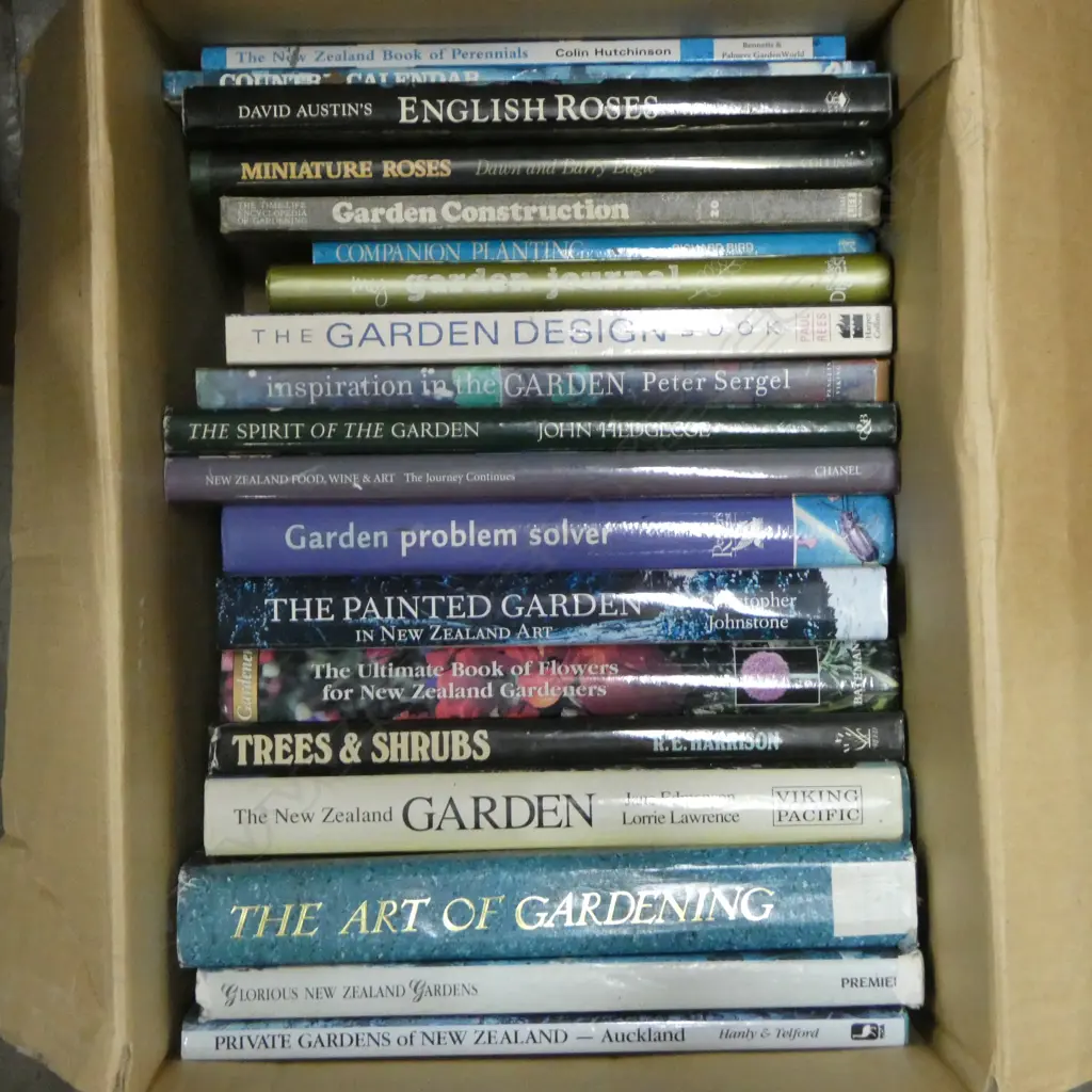 GARDEN BOOKS Image 1++