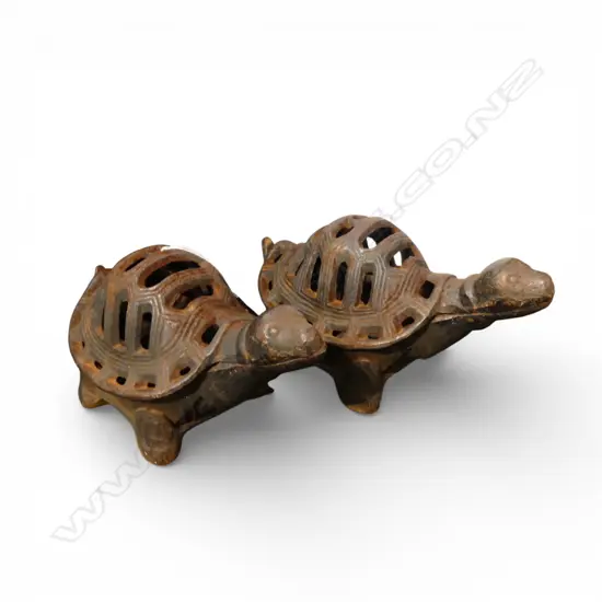 2 CAST IRON TURTLES H.130mm
