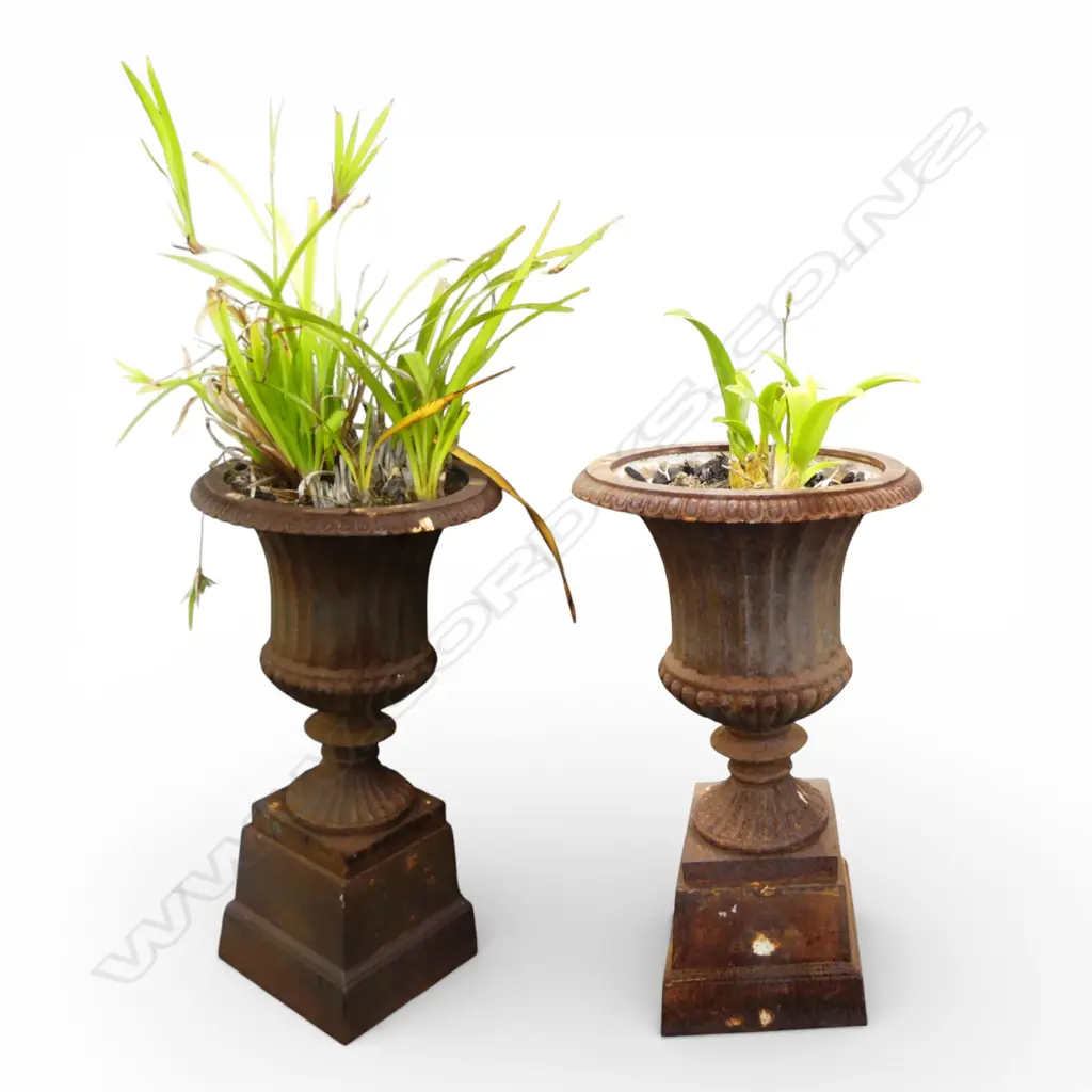 PR CAST IRON GARDEN URNS H.480mm, 370mm dia Image 1++