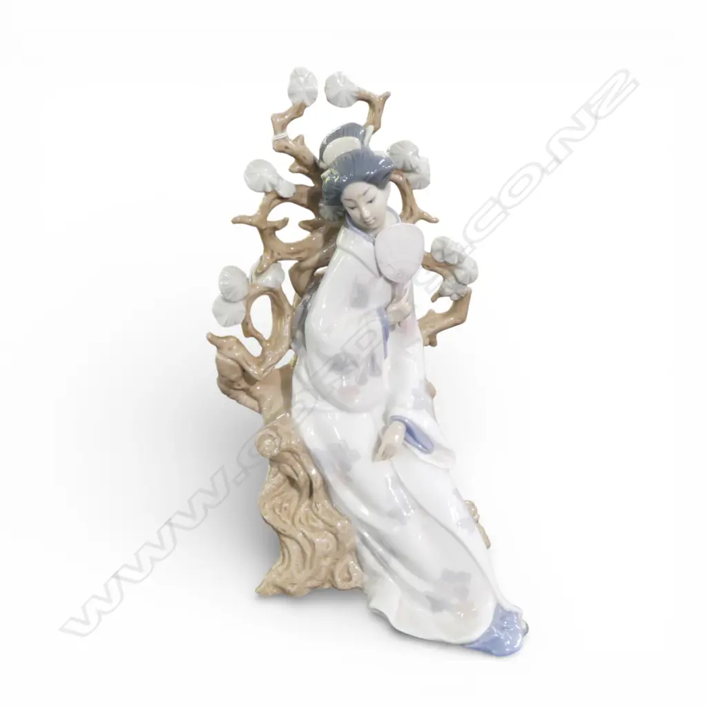 LLADRO JAPANESE WOMAN H.305mm Issued 1972 Retired 1993. Image 1++