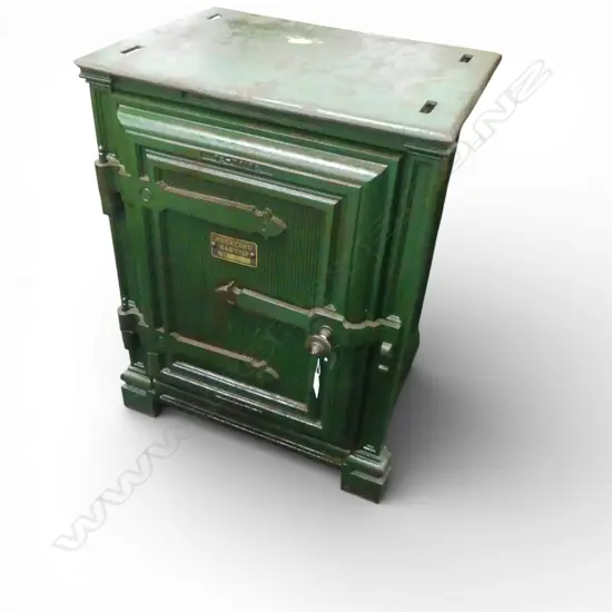 ANTIQUE SAFE; AUCKLAND GAS Co. Ltd. 500x370x635mm