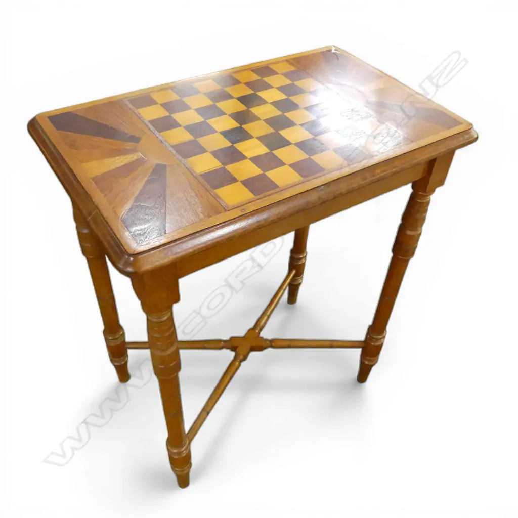 TABLE w. INLAID CHESSBOARD TOP 665x415x775mm Image 1++