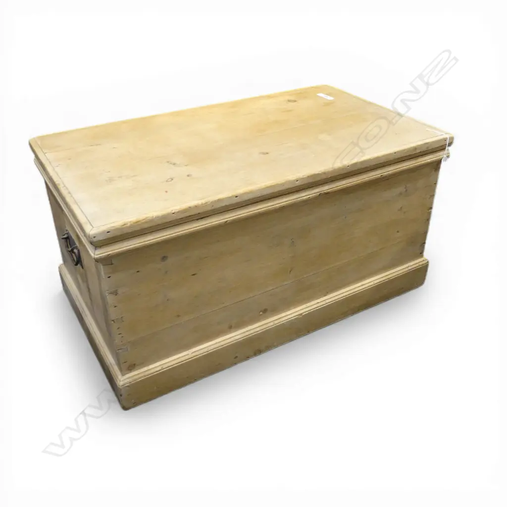 PINE CHEST ON CASTORS - 925 (w) X 430 (d) X 525 (h) MM Image 1++