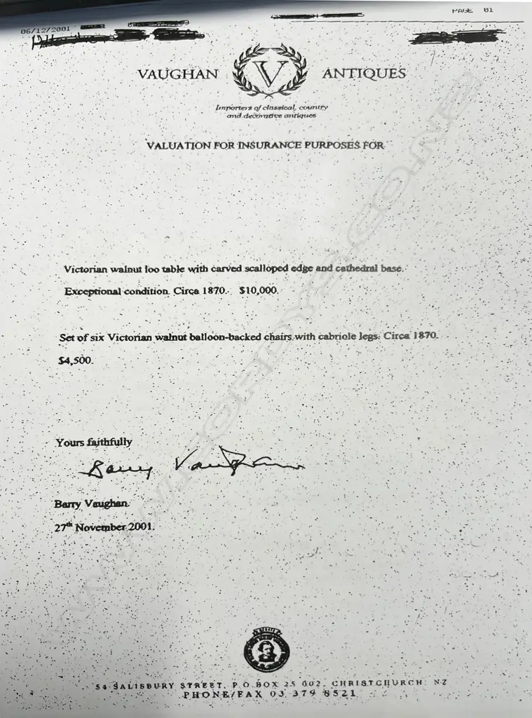 A set of six Victorian walnut carved balloon back dining chairs, Image 1++