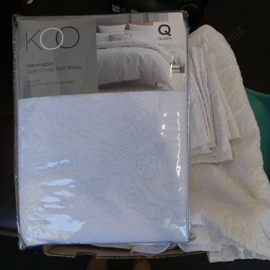 THREE SETS OF WHITE QUEEN SIZE BED LINEN (ONE SET NEW IN PACKAGING) 