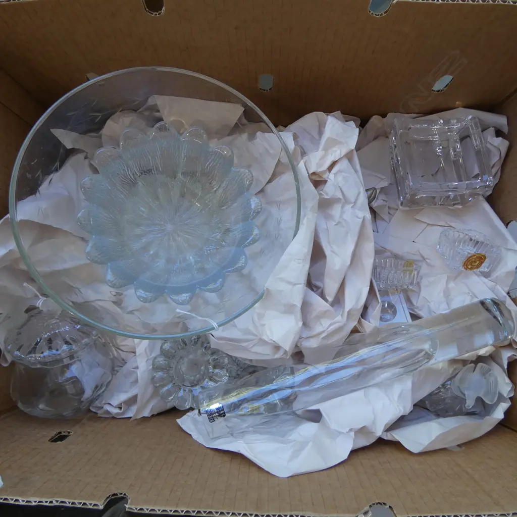 ASSORTED CUT CRYSTAL OBJECTS INCL CANDLE HOLDERS, JUG, VASE, DISH, PERFUME BOTTLE ETC (13 TOTAL) Image 1++