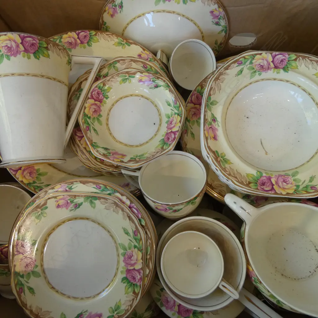 WEDGWOOD DINNER SERVICE (TEAPOT AF) Image 1++