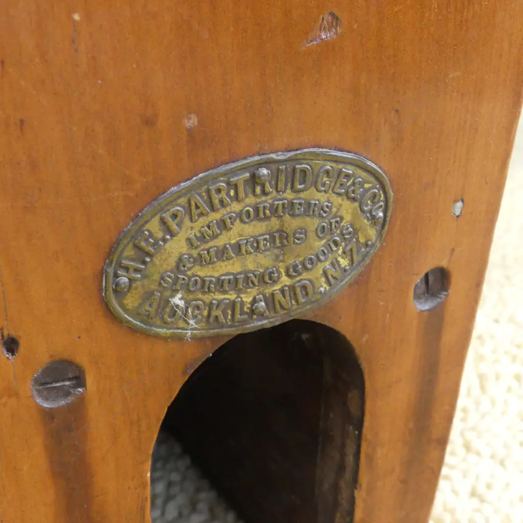 KAURI VINTAGE GYM VOLT SEAT NZ AUCKLAND BRASS SPORTS LABLE H460 L420MM Image 1++