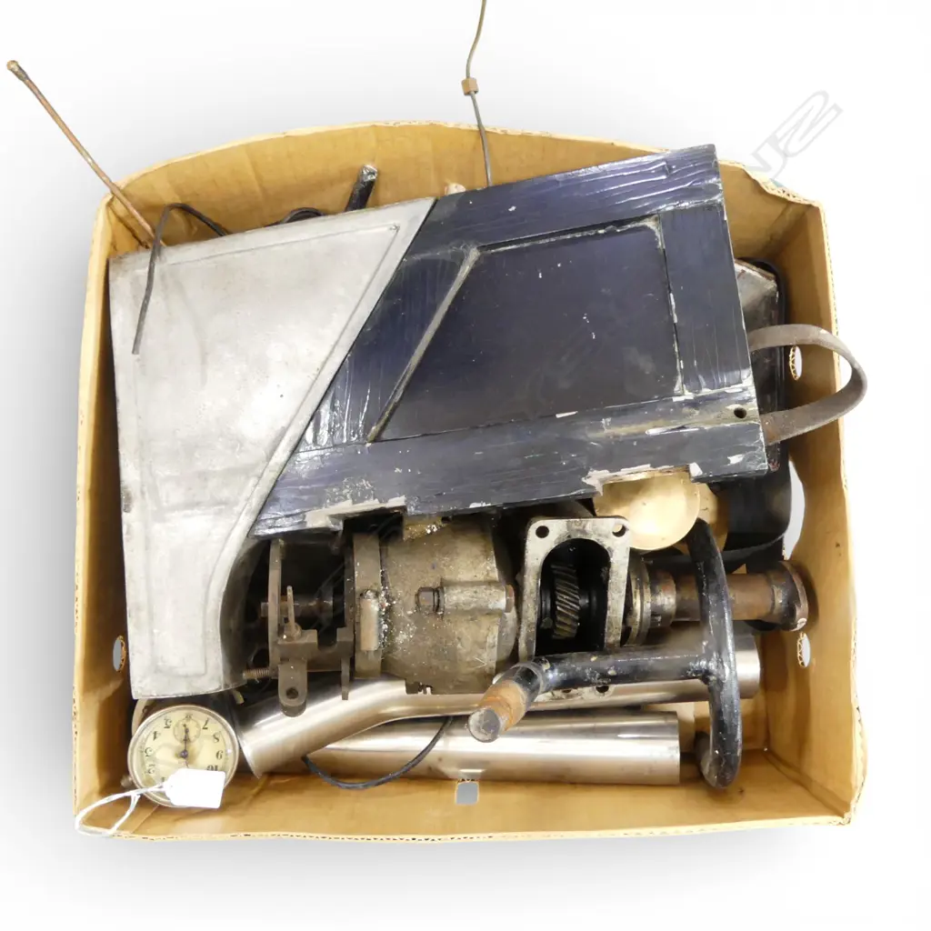 BOX OF ROLLS ROYCE CAR PARTS ETC Image 1++