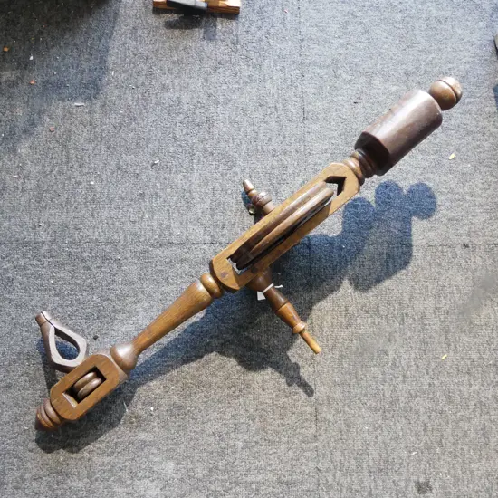 VINTAGE OAK BOBBIN WINDER / TABLETOP SPINNER with winding wheel & clamp. L.740mm