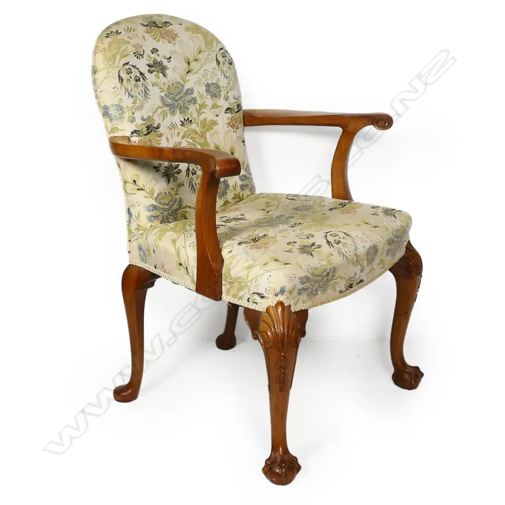 A Georgian mahogany open elbow armchair, Image 1++