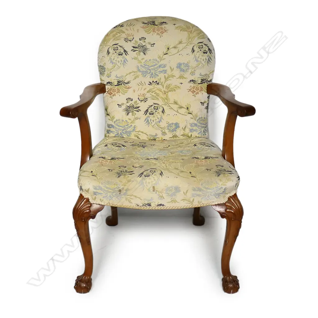 A Georgian mahogany open elbow armchair, Image 1++