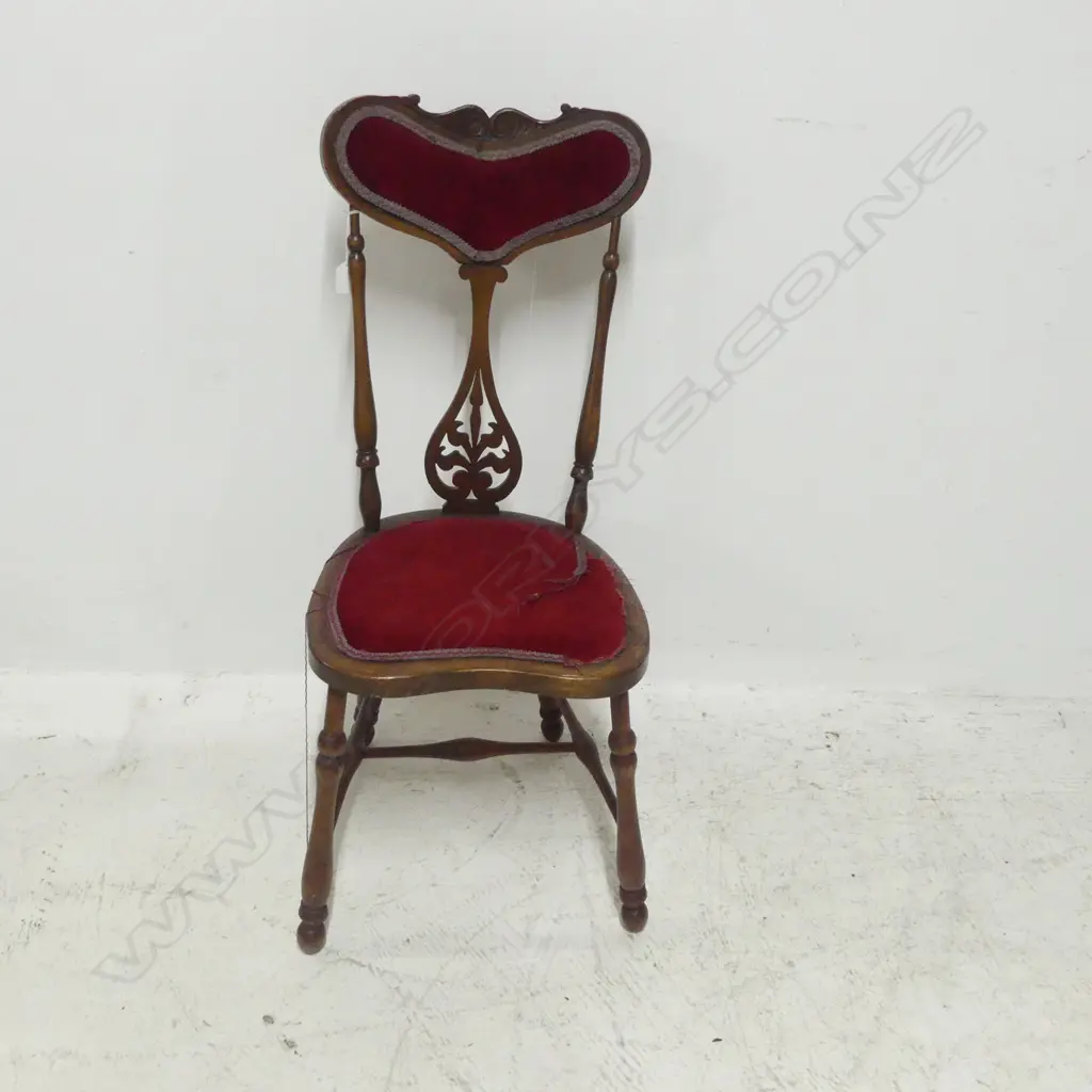 ANTIQUE CHAIR, FAULTS Image 1++