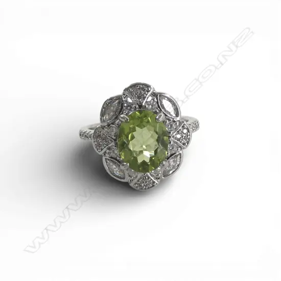 PERIDOT COSTUME RING (2.5cts) SIZE S1/2