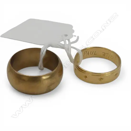 18CT GOLD WEDDER with pattern SIZE R 4.79g  &  BASE METAL WEDDER