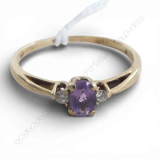 9ct GOLD, AMETHYST & DIAMOND RING 1.89gms SIZE V