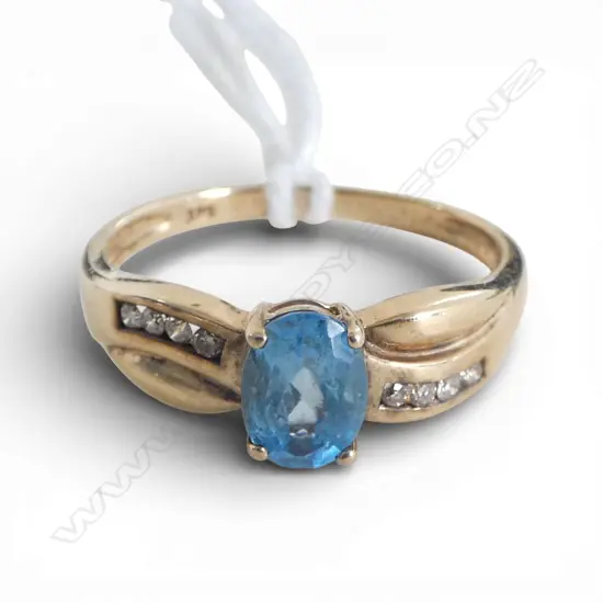 9ct GOLD, BLUE TOPAZ STONE & DIAMOND RING 2.30gms SIZE Q
