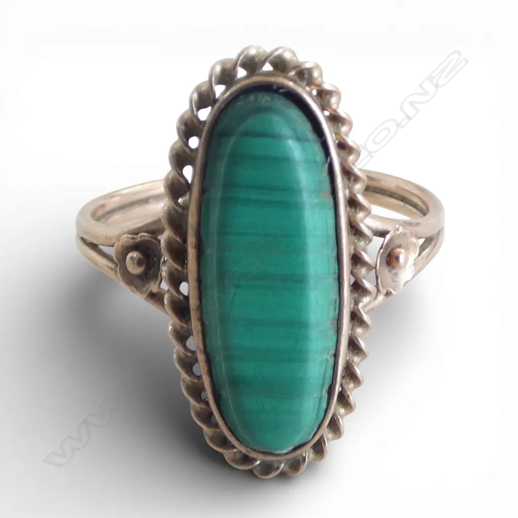 9ct GOLD & MALACHITE RING, 2.45gm SIZE P Image 1++