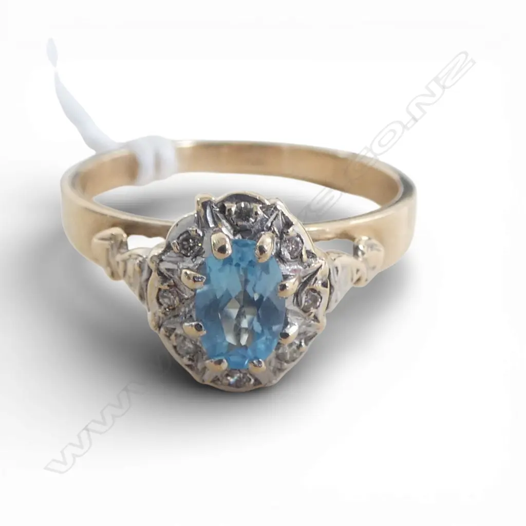 9ct GOLD, BLUE TOPAZ STONE & DIAMOND CLUSTER RING 2.52gms SIZE O Image 1++