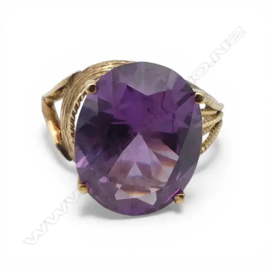 10CT GOLD & SYNTHETIC ALEXANDRITE DRESS RING 5.91gms SIZE P