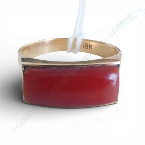 18ct GOLD & RED CORAL? DRESS RING, 4.24gm SIZE P1/2