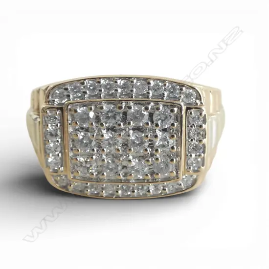 10ct GOLD & 38 DIAMOND GENTS 'Rolex' RING Rolex type shoulders size S. 8.9gms