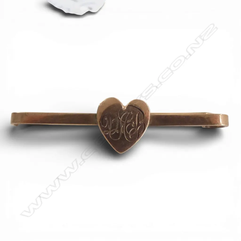 9ct HEART BAR BROOCH, 2.4gms Image 1++