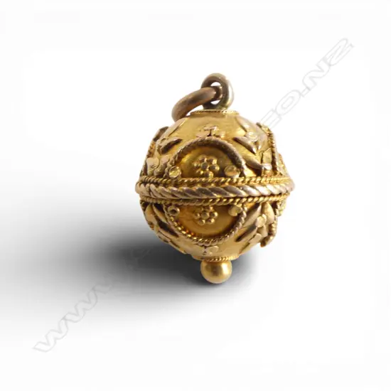 18ct GOLD BALL FOB filigree detail tested. 3.69gms