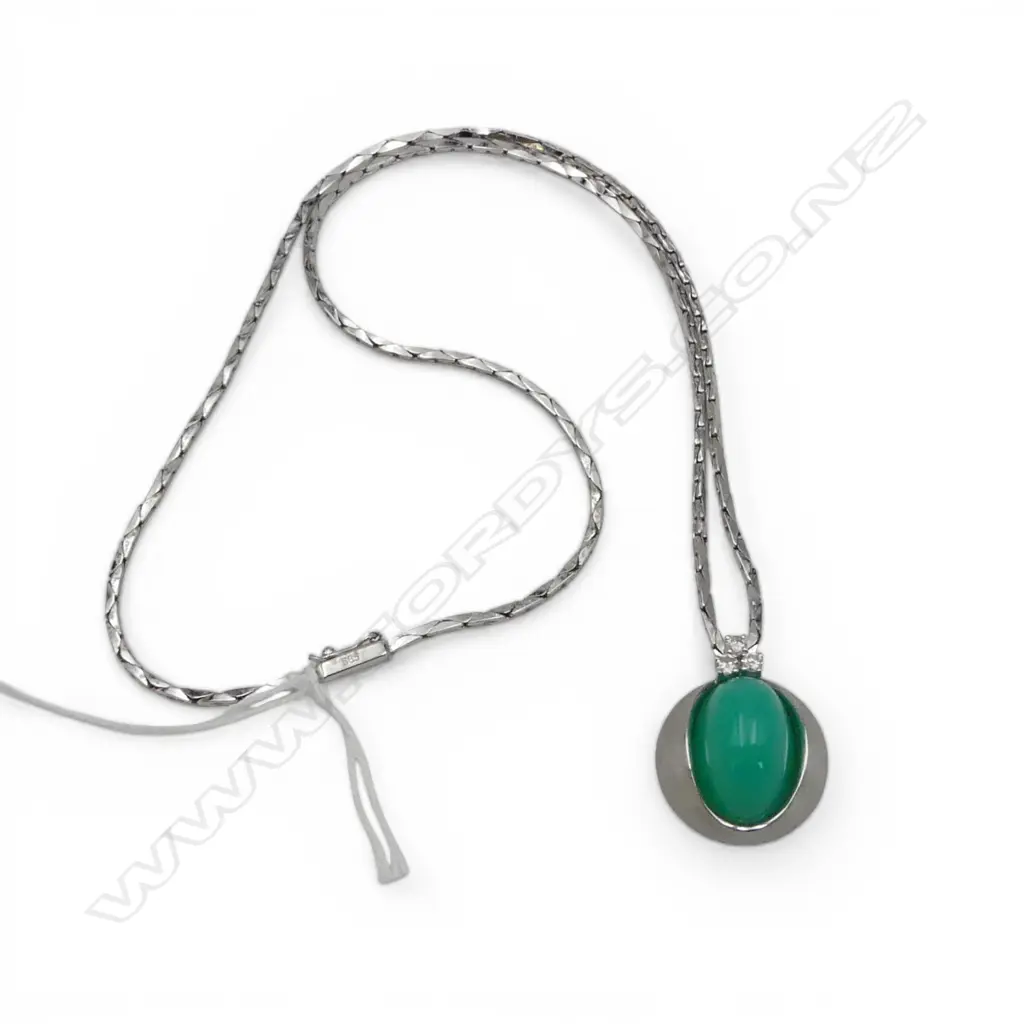 14CT WHITE GOLD DIAMOND AND CHRYSOPRASE PENDANT AND CHAIN 16.51GMS Image 1++