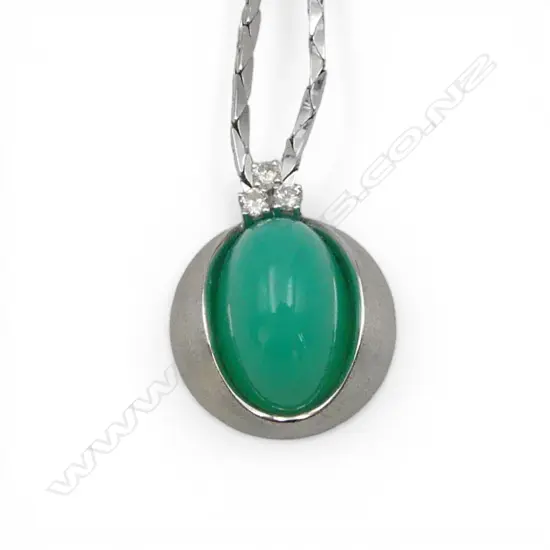 14CT WHITE GOLD DIAMOND AND CHRYSOPRASE PENDANT AND CHAIN 16.51GMS