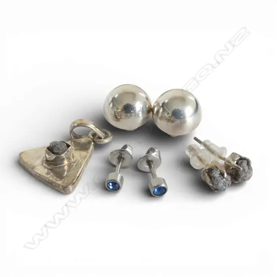 SET OF ROCK DIAMOND JEWELLERY (EARRINGS AND PENDANT), S/S 925 AND S/S BUTTON EAR CLIPS, S/S BLUE STONE EAR STUDS 