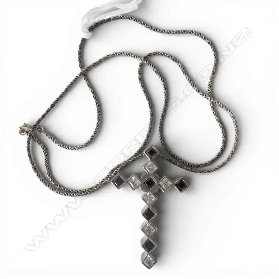S/SILVER & GEMSTONE CRUCIFIX ON S/SILVER CHAIN TOTAL WEIGHT 23GMS