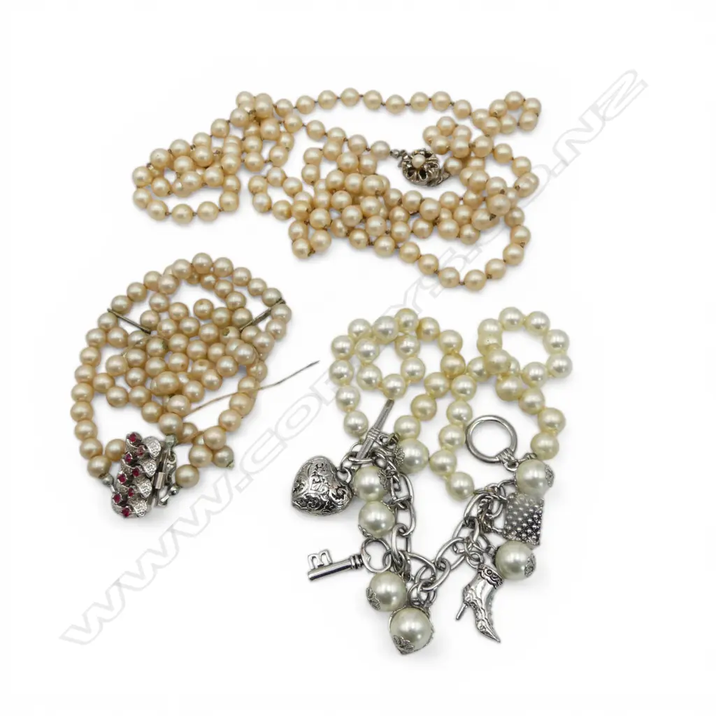 ASSTD COSTUME PEARL NECKLACES (1 BROKEN) Image 1++