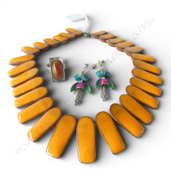 RETRO STUDIO POTTERY NECKLACE RETRO S/SILVER RING & PR S/SILVER & ENAMEL FUSHIA EARINGS