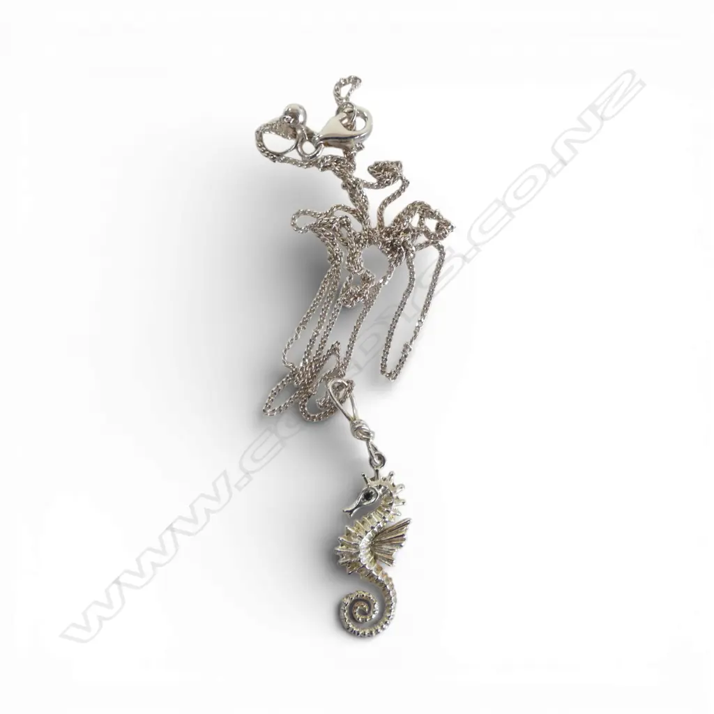 KAREN WALKER SILVER SEAHORSE PENDANT on SILVER CHAIN in KW box Image 1++